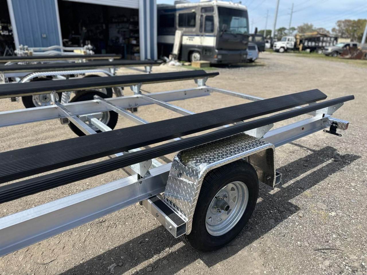 3.5K Single Torsion Pontoon · photo 3