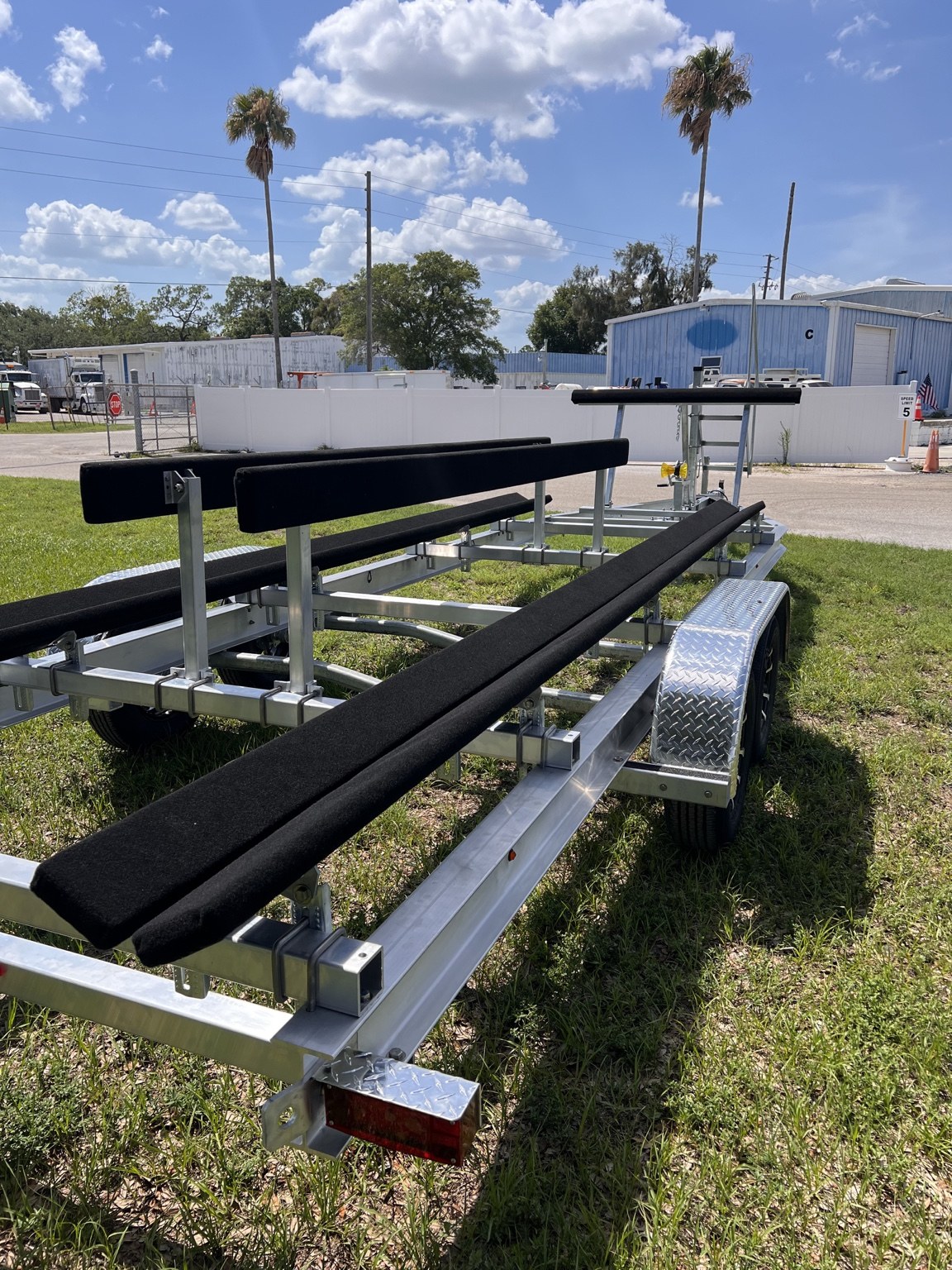 Frame and bunk detail of a Gulf Coast Trailers 7K–12K Dual Catamaran build