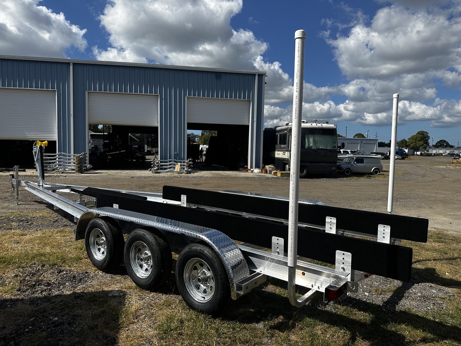 Rear side view of a 10.5K triple-axle trailer