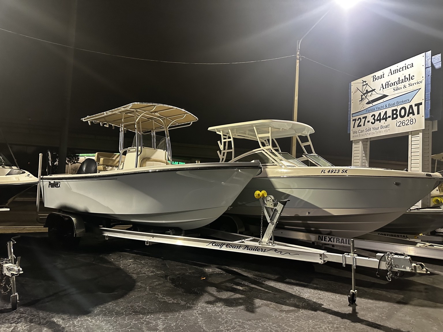 Parker center console fitted to a Gulf Coast Trailers tandem-axle aluminum trailer