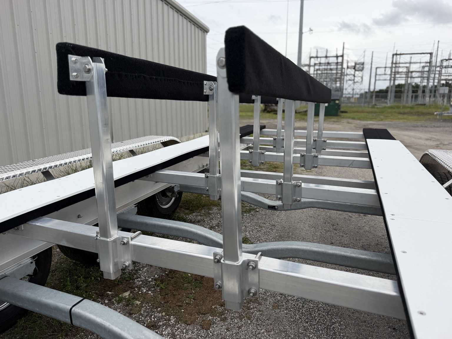 18K catamaran trailer · Raised adjustable bunks
