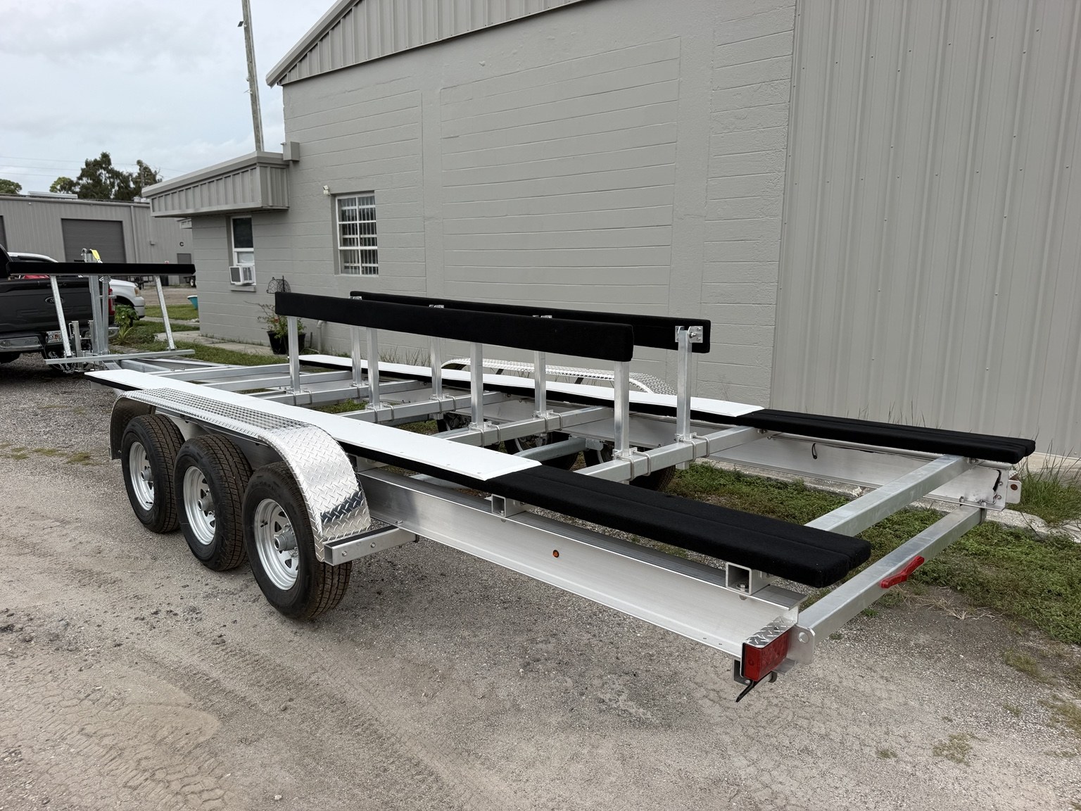 18K catamaran trailer · Rear three-quarter view