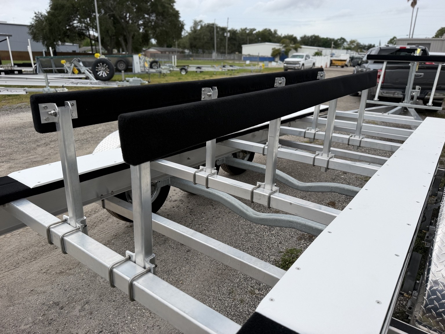 18K catamaran trailer · Bunk arrangement