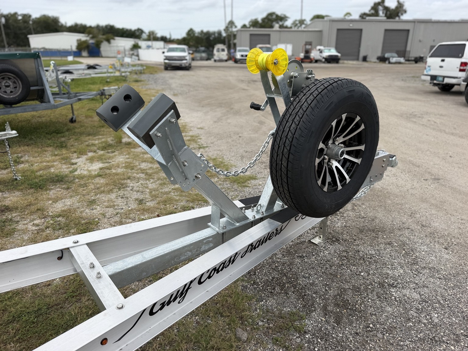 Heavy-duty tandem · Bow support and spare wheel