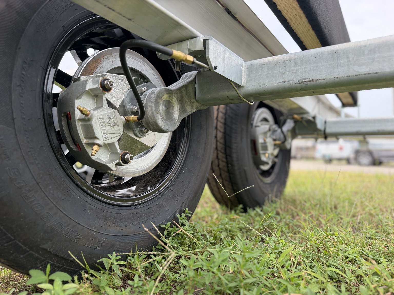 Heavy-duty tandem · Tandem disc brakes