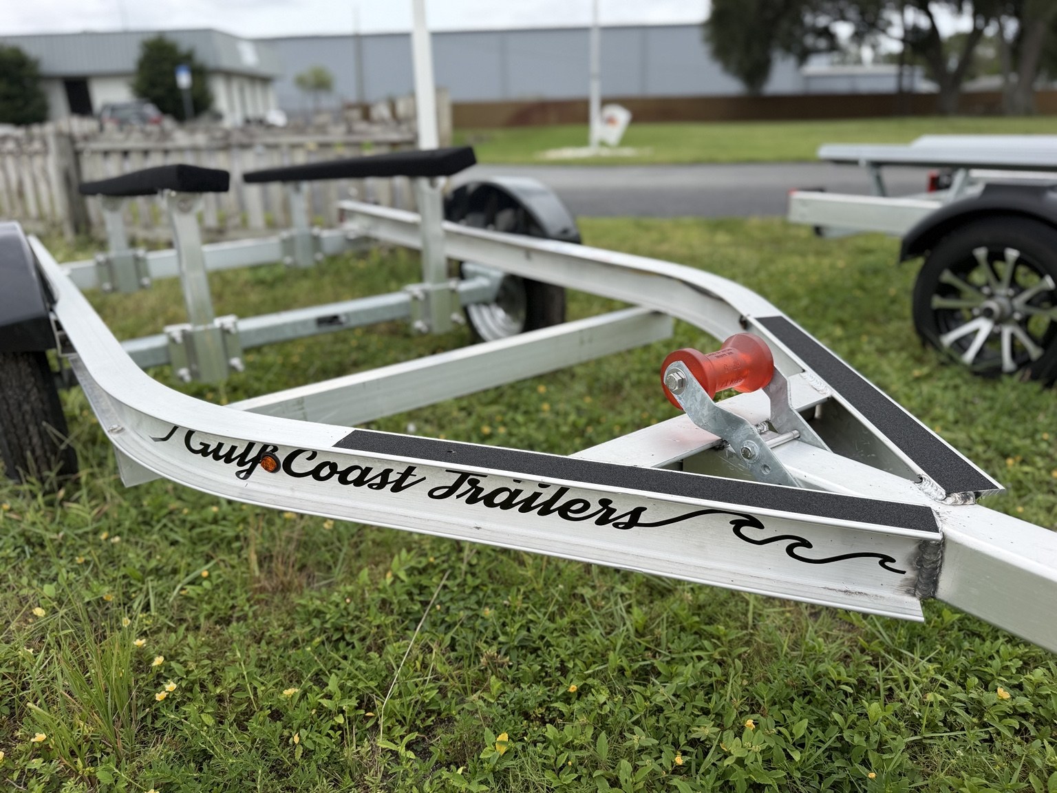 Extended-tongue jet ski trailer · Branded frame