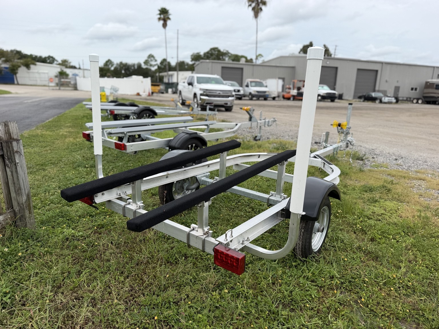 Extended-tongue jet ski trailer · Rear view