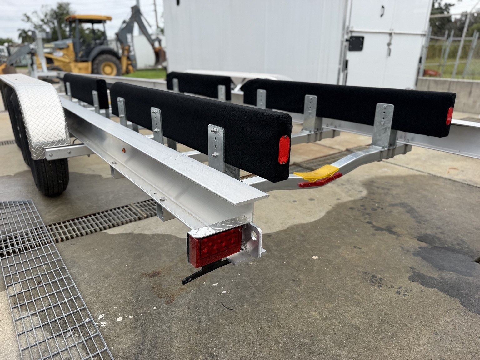 18K Kraken build · Rear lighting and hull supports