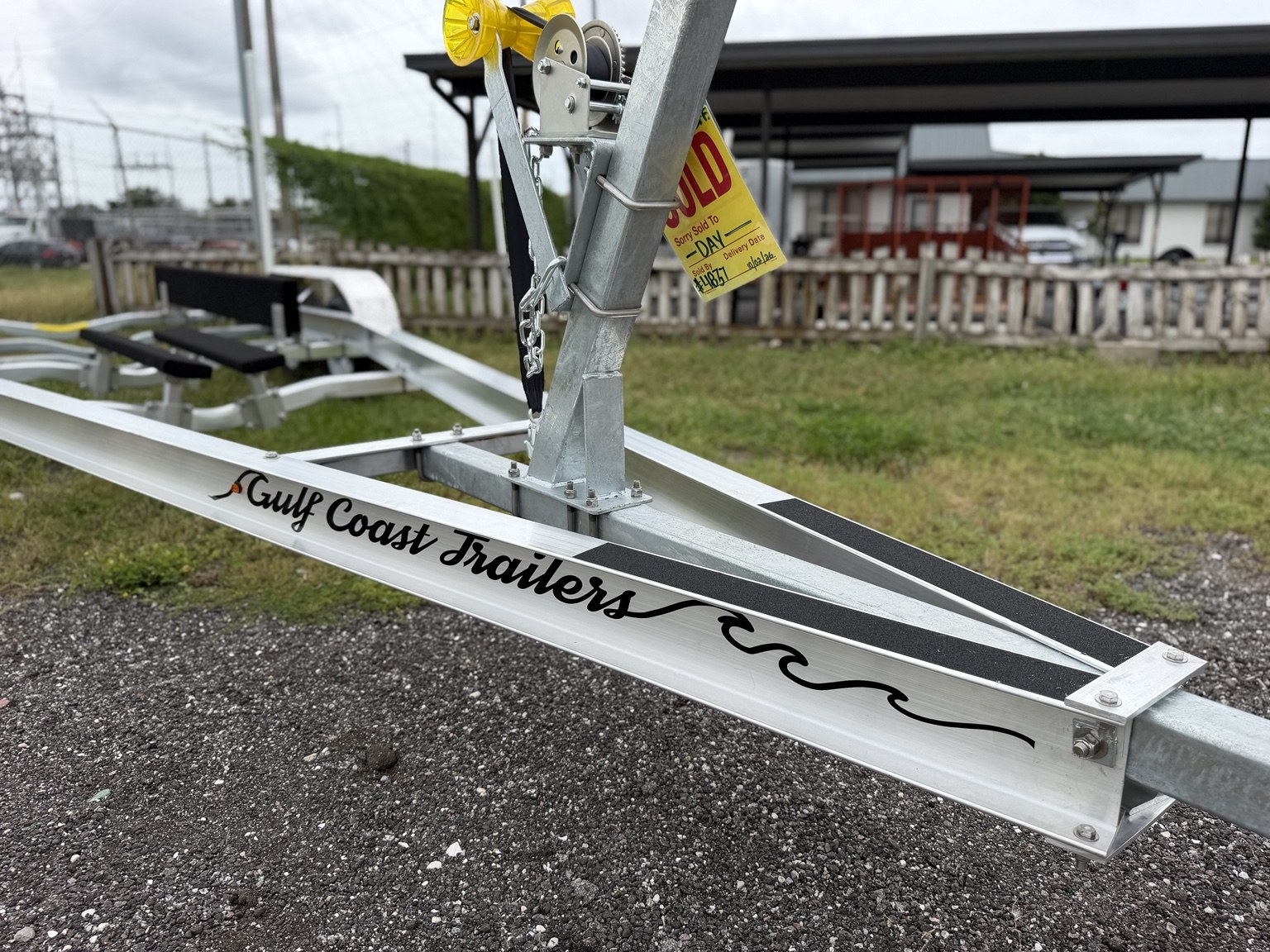 Premium 7K · Branded aluminum frame