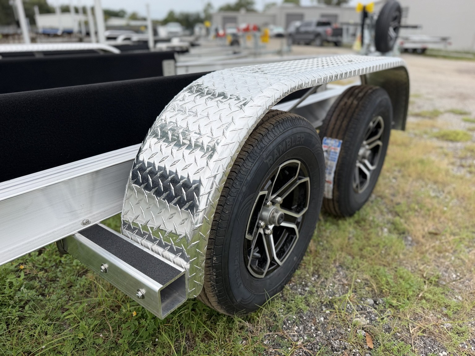 Premium 7K · Tandem wheels and fender
