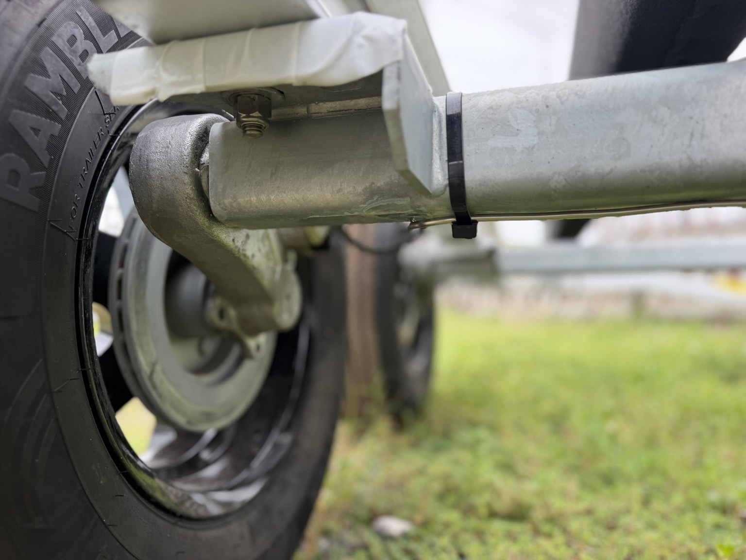 Premium 7K · Torsion axle detail