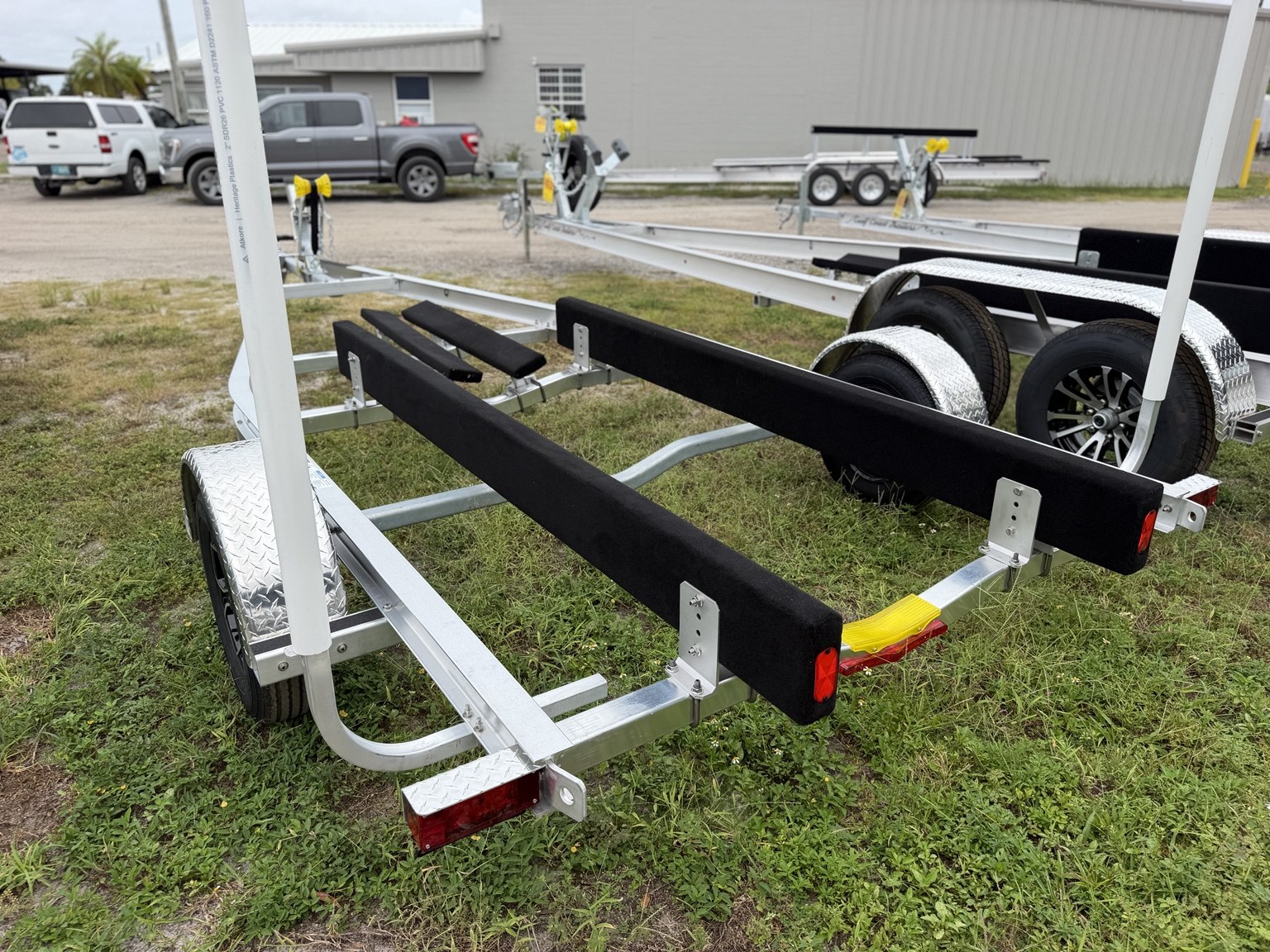 3.5K single-axle trailer · Rear frame and guide poles