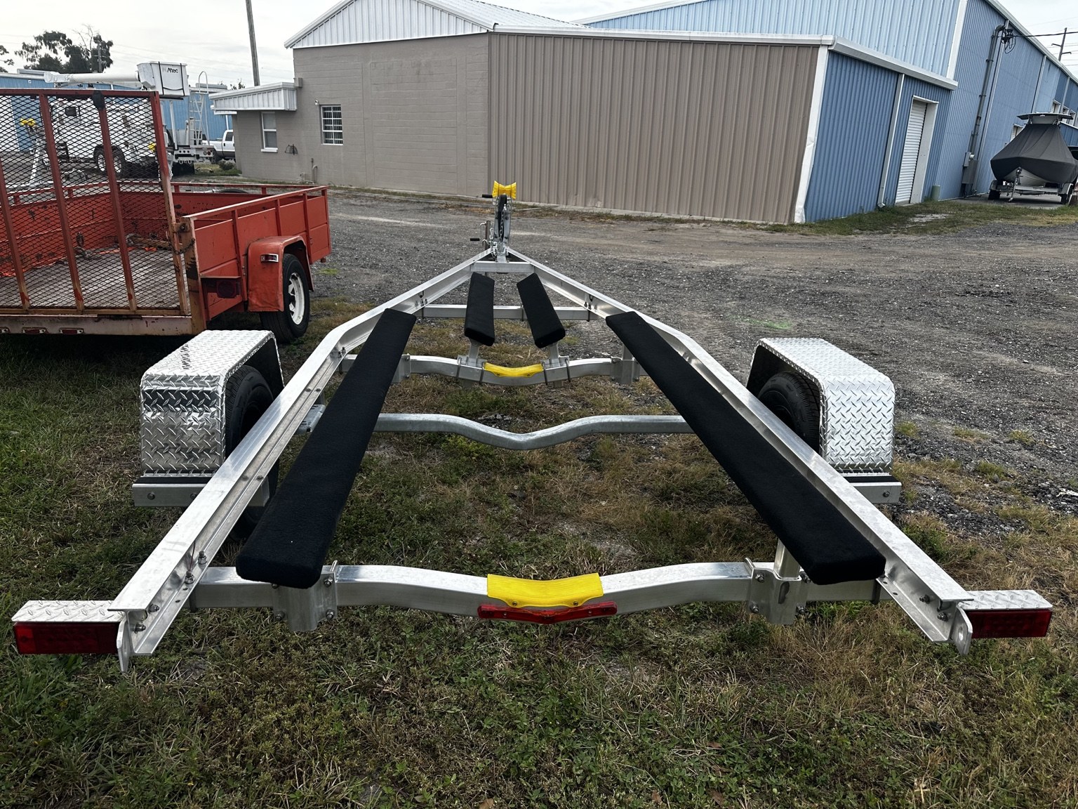 3.5K single-axle trailer rear view showing hull-support bunks