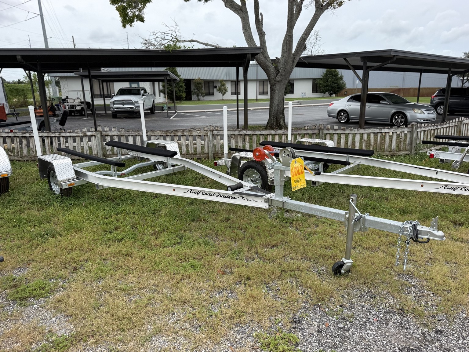 Single-axle skiff trailer · Front view