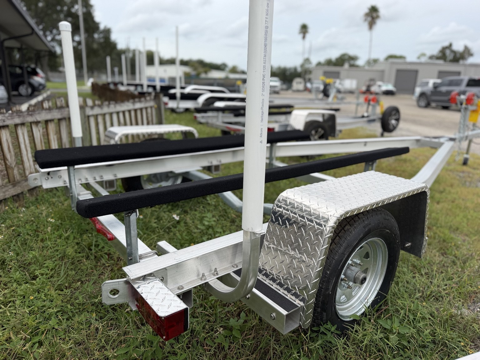 Skiff trailer · Rear three-quarter view