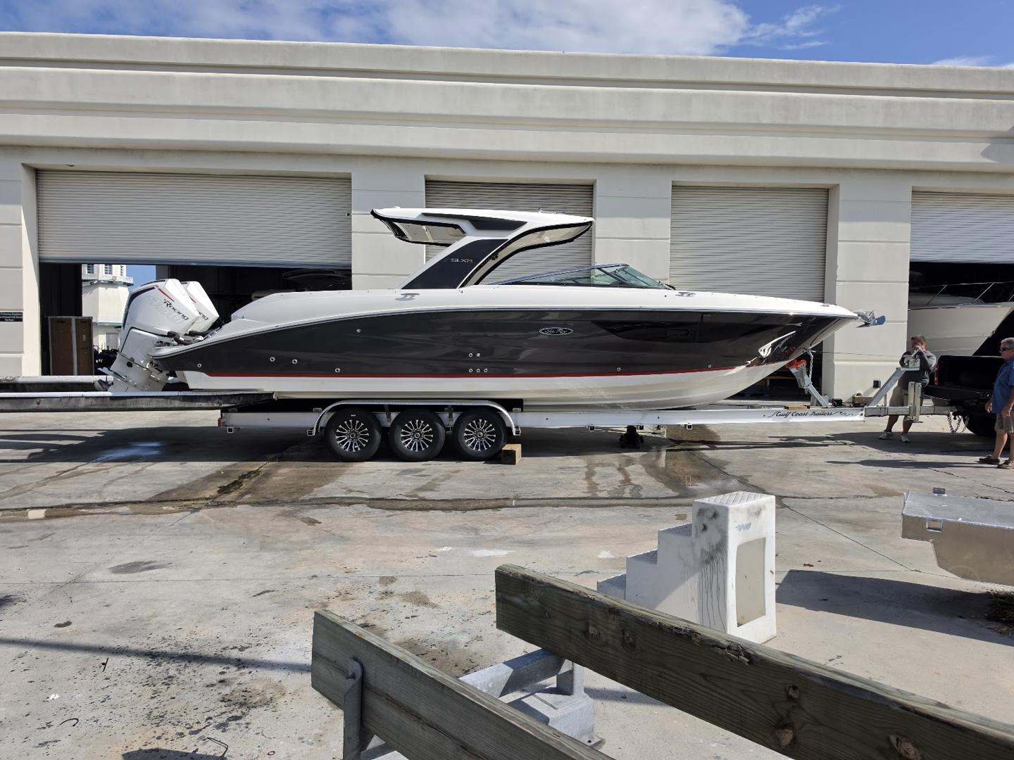 Sea Ray SLX-R 350 Outboard